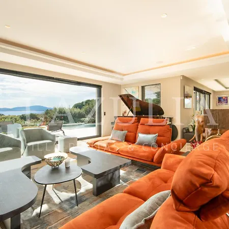 Avec Piscine Privee, Vue Et Proche 10 Personnes Βίλα *