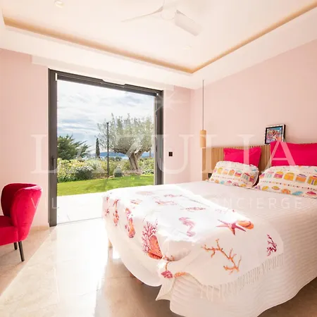 Avec Piscine Privee, Vue Et Proche 10 Personnes 圣马克西姆