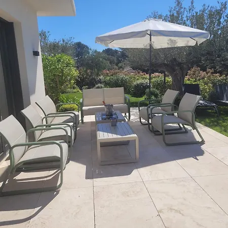 Avec Piscine Privee, Vue Et Proche 10 Personnes